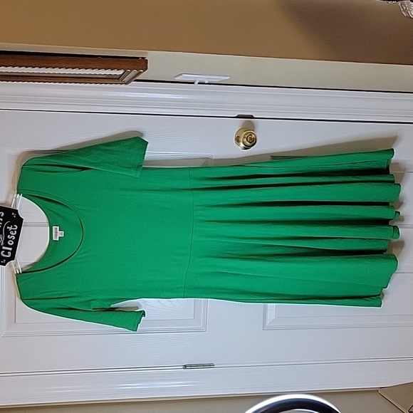 LuLaRoe Dresses & Skirts - LuLaRoe Green Dress XL T-Shirt Style Short Sleeve